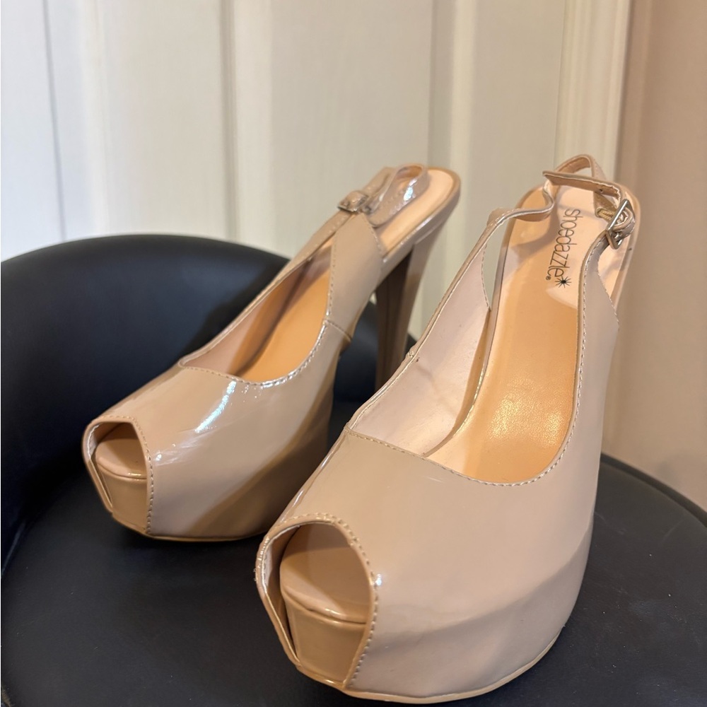 Shoe Dazzle Women's Tan Peep Toe Heels